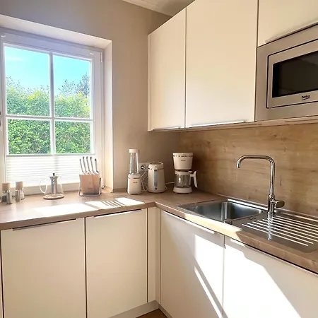 Sundevit - Exklusives Mit Infrarotsauna, Whirlpool-wanne Und Kamin Putgarten